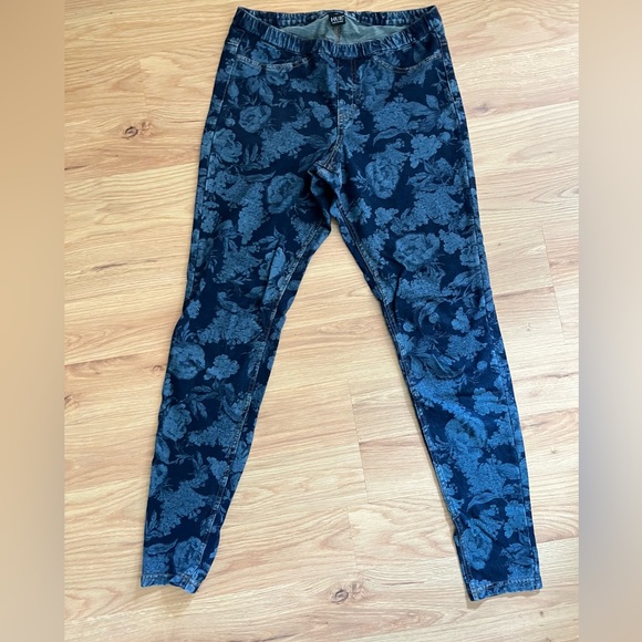 HUE Pants - HUE denim floral jeggings size small
